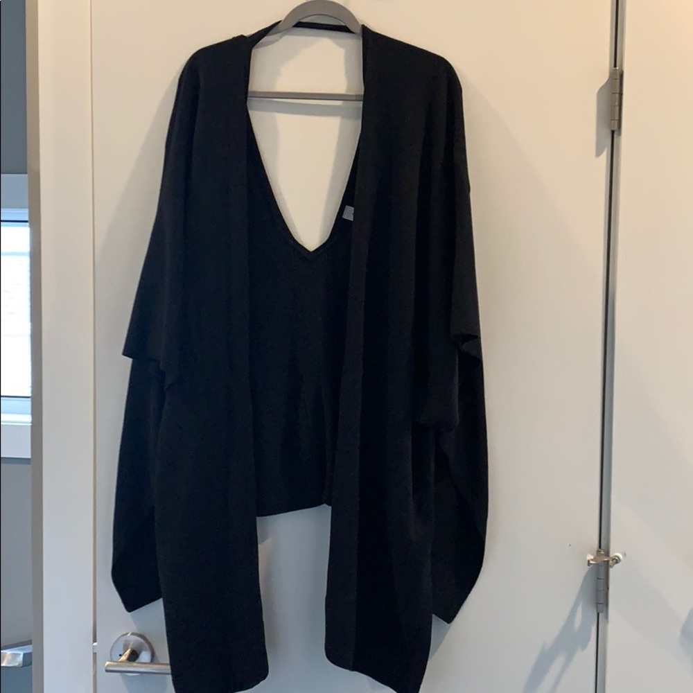 Lululemon Free to Coast wrap
